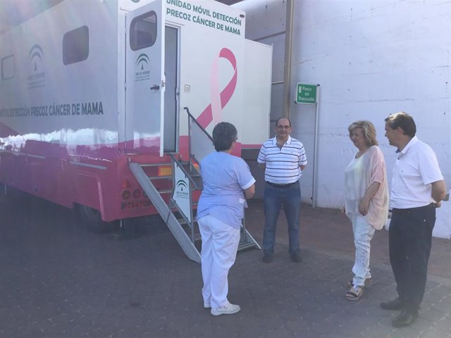 Visita a la unidad móvil de detección de cáncer de mama
