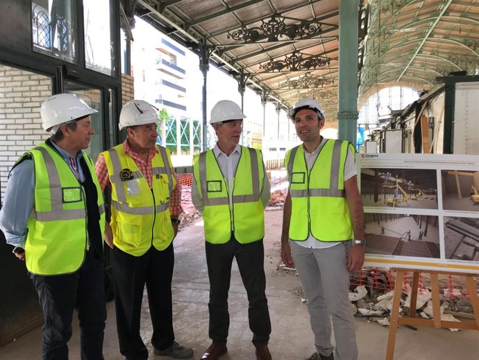 Visita del alcalde a las obras del Mercado Central
