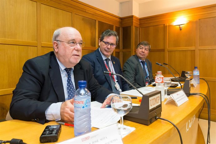 El consejero en la inauguración del curso