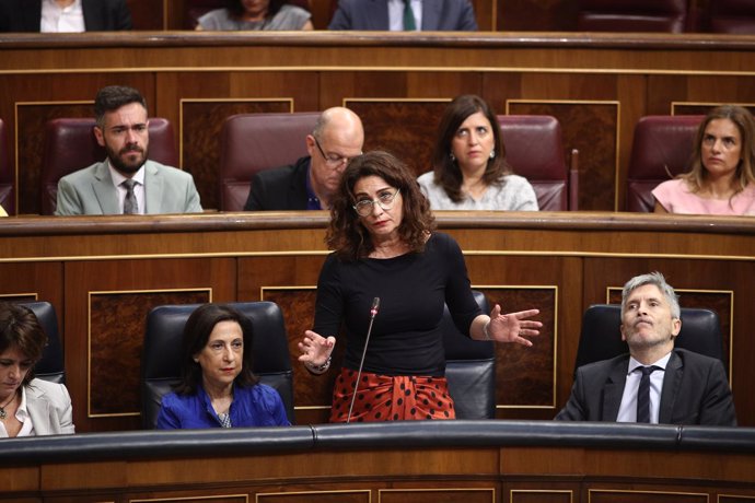 María Jesús Montero en la sesión de control al Gobierno en el Congreso