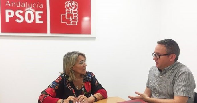 La diputada nacional por el PSOE de Huelva Josefa Bayo se reúne con Acaip.