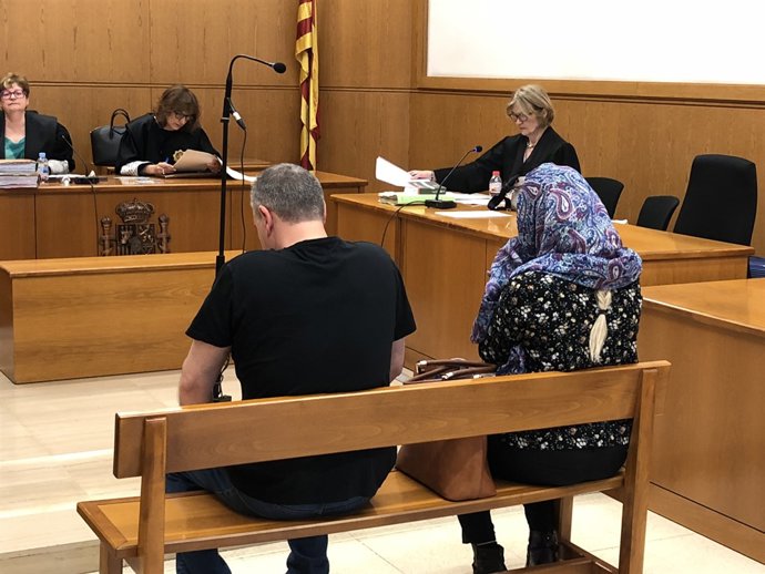 Judici a un pare i la seva esposa per violació a menors per llevar mals esperit