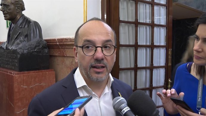 Carles Campuzano en los pasillos del Congreso de los Diputados