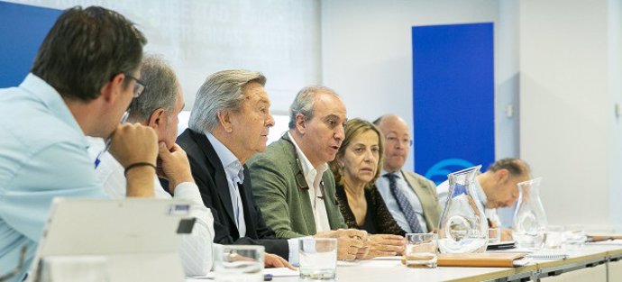 Comisión organizadora del congreso del PP, presidida por Luis de Grandes 