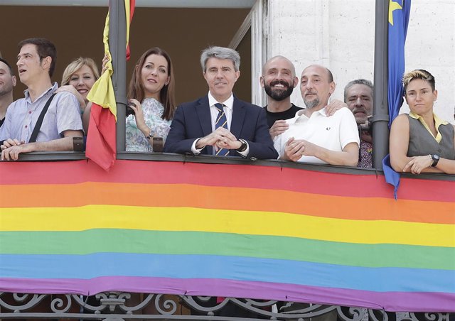 Garrido con los colectivos LGTB