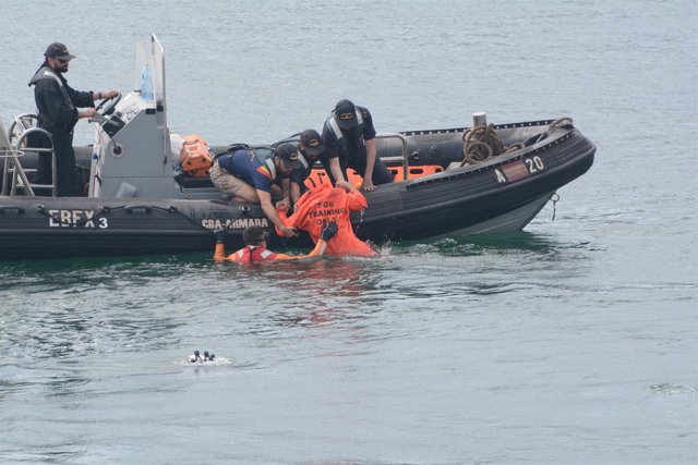 Rescate tras el escape libre de personal desde submarino sumergido