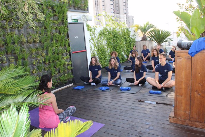 Sesión de yoga de Gi Group en un hotel de Madrid 