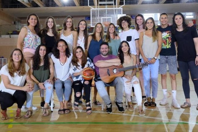 Marta Soto lanza la canción oficial de la selección española
