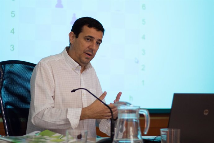 Daniel Escobar en los cursos de verano de la UPO 