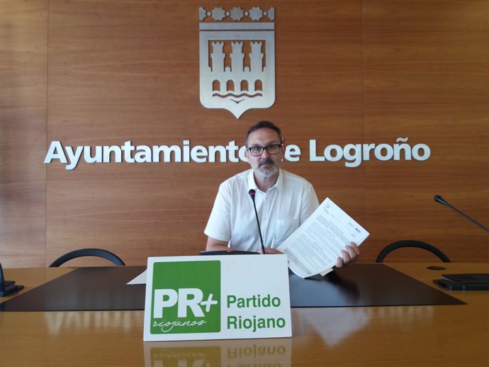 El concejal del PR+, Rubén Antoñanzas, en comparecencia de prensa
