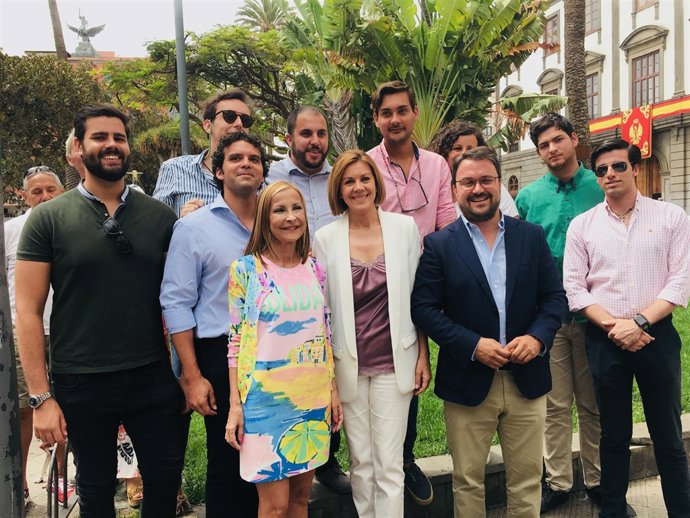 Cospedal con Antona y Navarro tras el acto de campaña interna en San Telmo