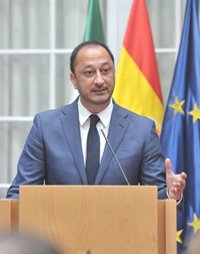 El delegado del Gobierno asegura que "hay que esforzarse" para establecer "más estabilidad y duración" en el empleo