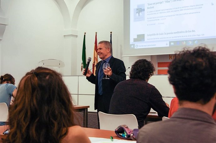 Manuel Ángel Vázquez Medel en los cursos de verano de la UNIA