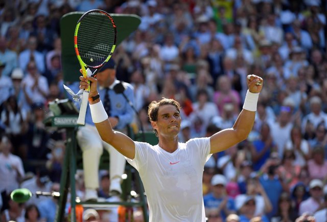 Nadal solventa sin problemas su estreno en Wimbledon