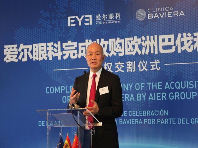 El presidente de Aier Eye Hospital, Chen Bang