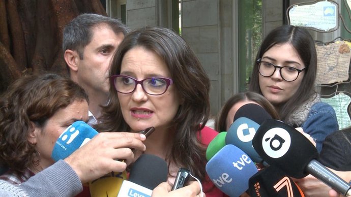 Oltra atiende a los medios en imagen de archivo