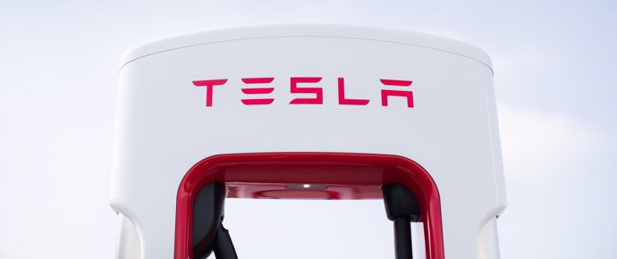 Supercargador tesla nuevo estación carga en fuengirola el higuerón