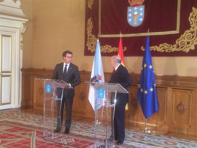 Feijóo y el delegado del Gobierno en Galicia, Javier Losada, en rueda de prensa