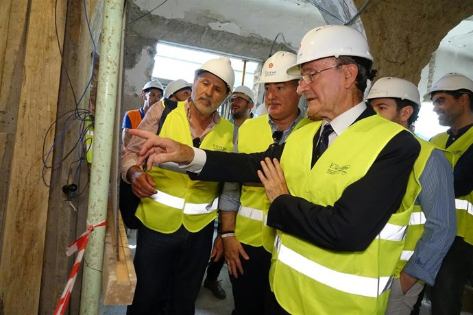 Alcalde de Málaga visita obras incubadora de empresas colegio de economistas bea