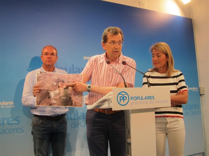 La mina de litio de Cáceres llega a la Asamblea de Extremadura                 