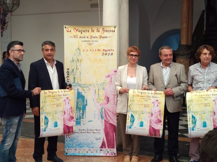 Ruz y Alcalde (centro) presentan 'La Vaquera de la Finojosa'