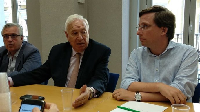 Margallo con Almeida en el PP del Ayuntamiento de Madrid