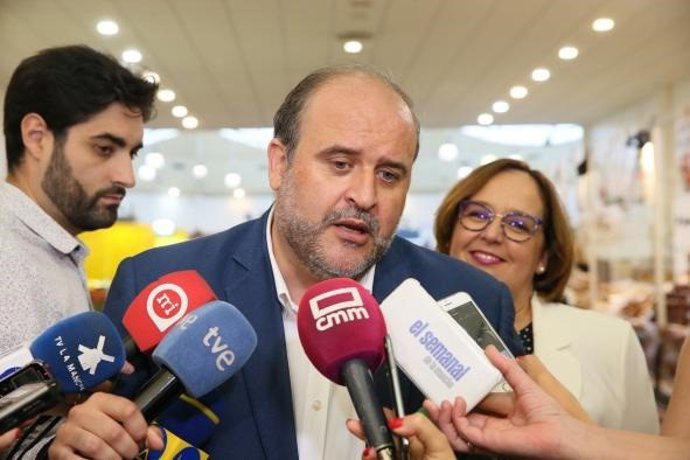 Martínez Guijarro atiende a los medios