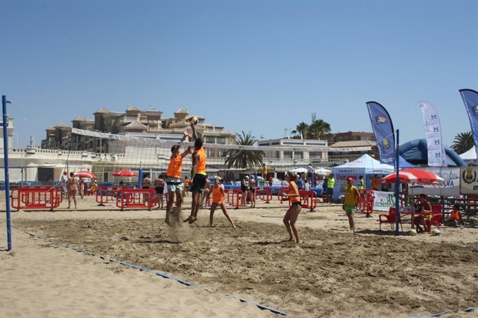 Islantilla abre este fin de semana el circuito de voley playa.