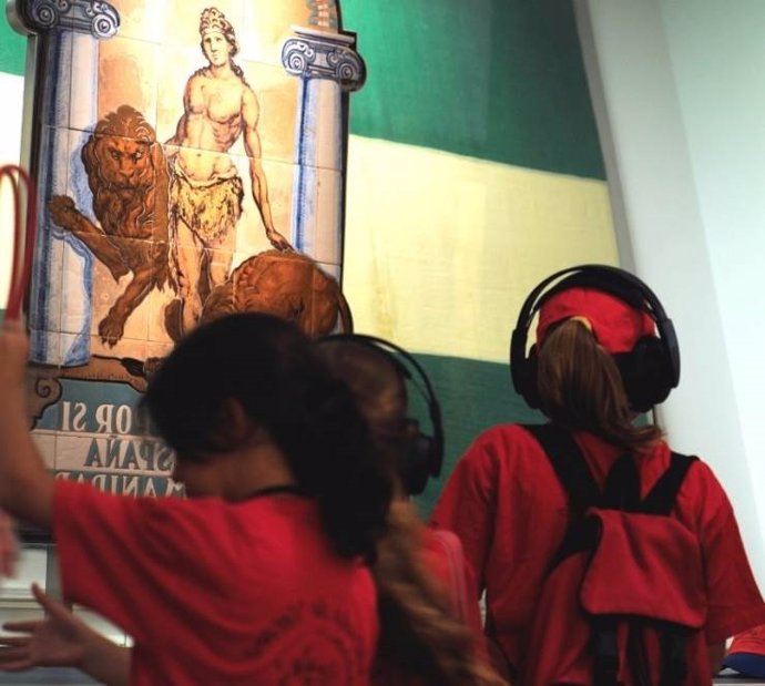 Escolares acuden al Museo de la Autonomía