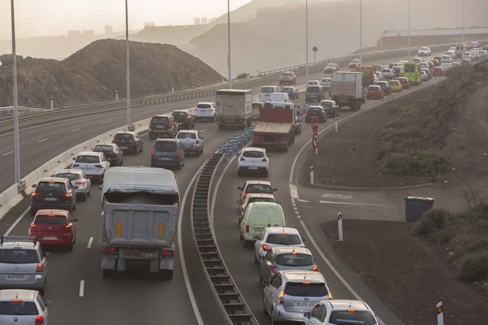 Atasco en la carretera del norte de Gran Canaria (GC-2)