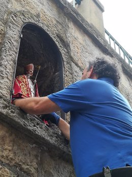 Retiran la réplica de la imagen de San Fermín de la hornacina de Santo Domingo