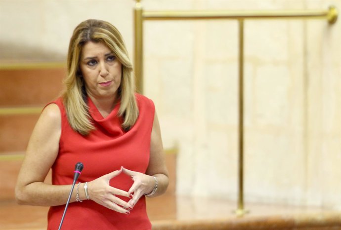 Susana Díaz responde a la oposición en el Parlamento andaluz