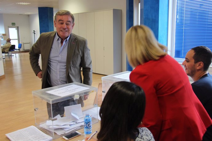 José Manuel Barreiro, vota en la elección del presidente del PP