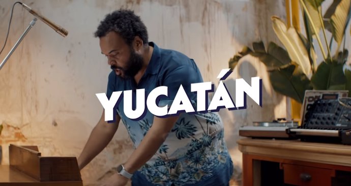 Carlos Jean en el videoclip de Yucatán