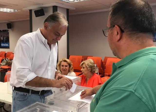 González Pons vota en las primarias del PP