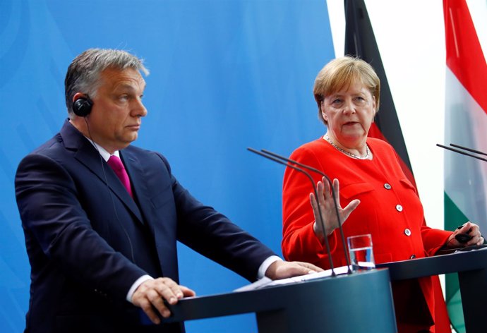 Viktor Orban y Angela Merkel