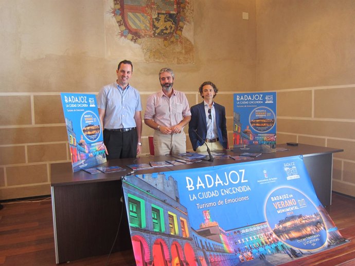 Gutiérrez, Fuentes y Álvarez Buiza presentan el programa de verano en Badajoz