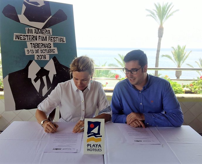 Playa Senator y AWFF firman un convenio de colaboración