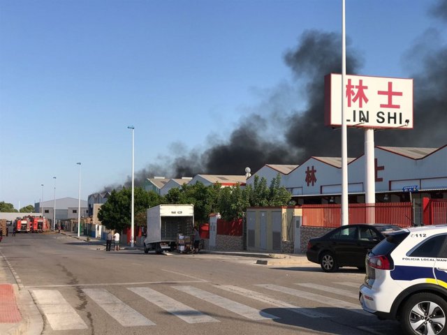 Incendio en el polígono de Manises
