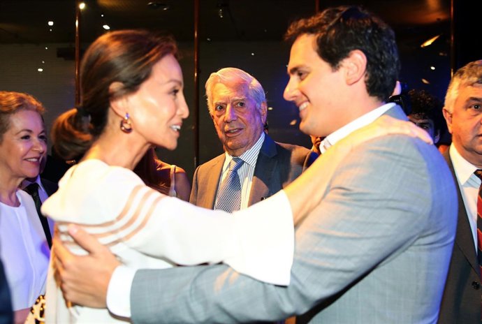 Josefina Blanco: Isabel Preysler y Vargas Llosa estupenda sintonía con Ciudadano