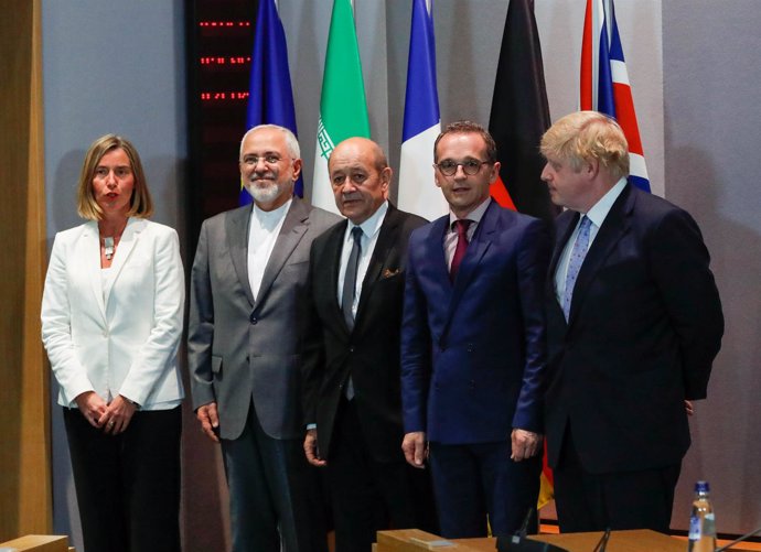 Zarif junto a Johnson, Maas, Le Drian y Mogherini en Bruselas