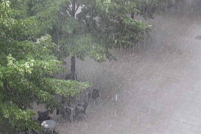 Tormenta este sábado en la capital aragonesa.