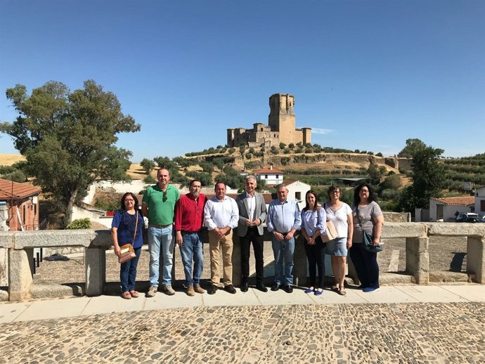 Vázquez (centro) visita el Castillo de Belalcázar 