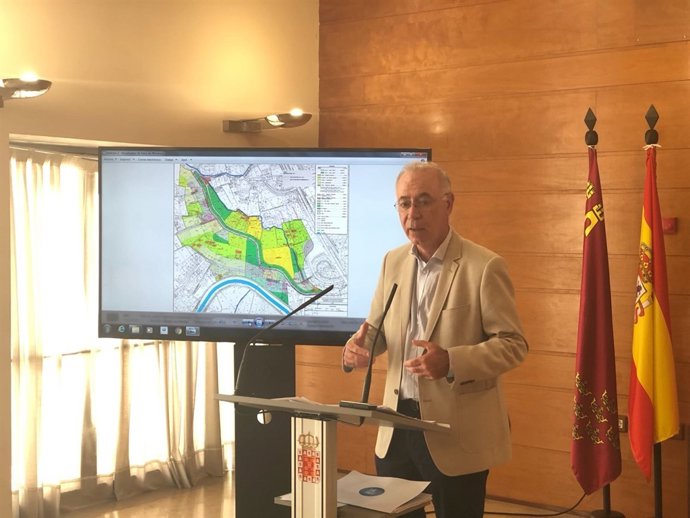 Navarro presenta el proyecto de Plan Especial de Protección Paisajística 