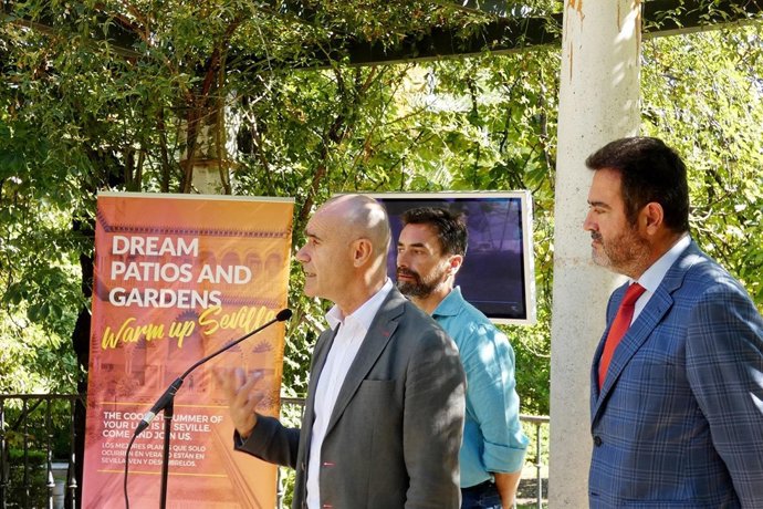 Muñoz presenta la campaña de promoción estival