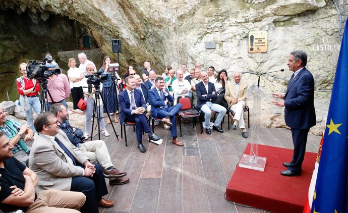 Revilla en la cueva de El Castillo