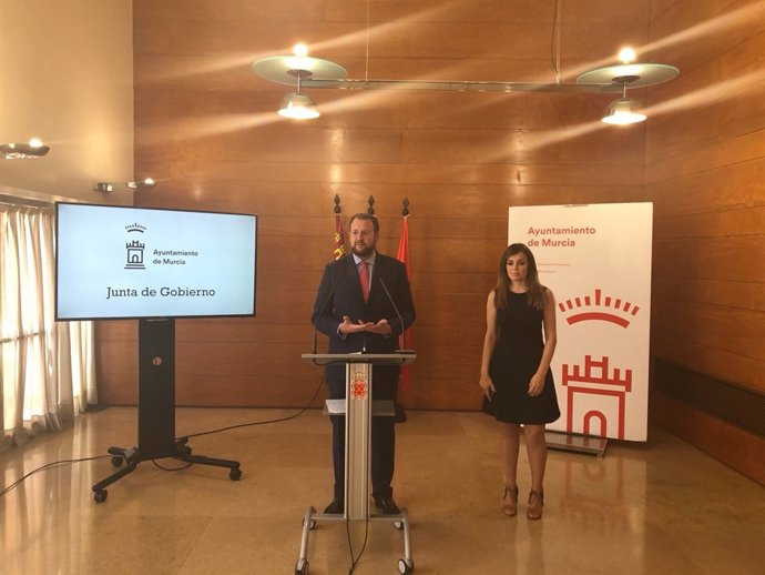 José Guillén y Rabeca Pérez oferta empleo público