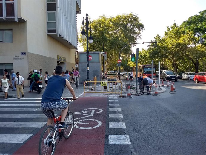 Carril bici junto al Hospital Clínico