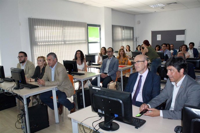 Carnero (tercero por la izda.) durante el encuentro en Aguilar de la Frontera