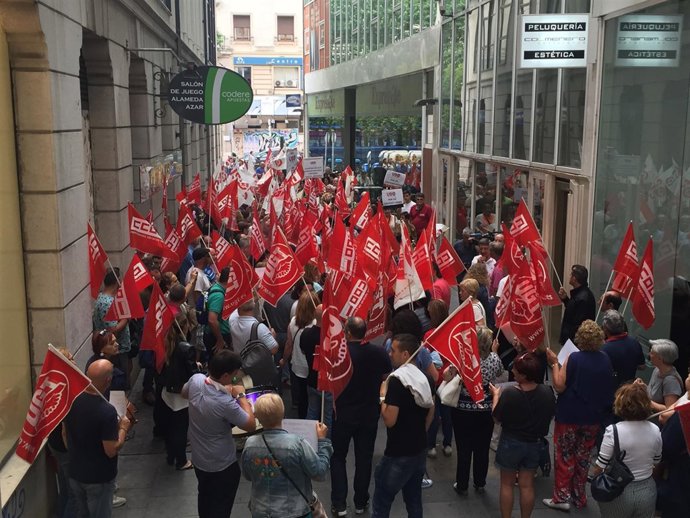 Trabajadores del sector de la limpieza concentrados en el Orecla